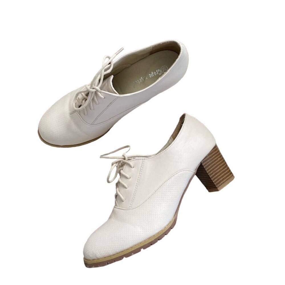 Crape Myrtle Cream Brogues, Size 8.5